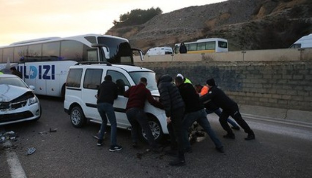 Tokat'ta beş aracın karıştığı zincirleme kaza!